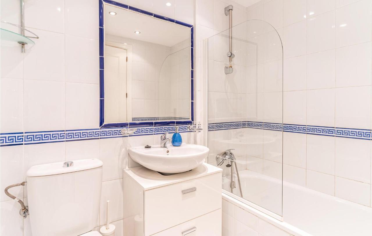Nice In With Outdoor Swimming Pool, Wifi&2 Bedrooms *