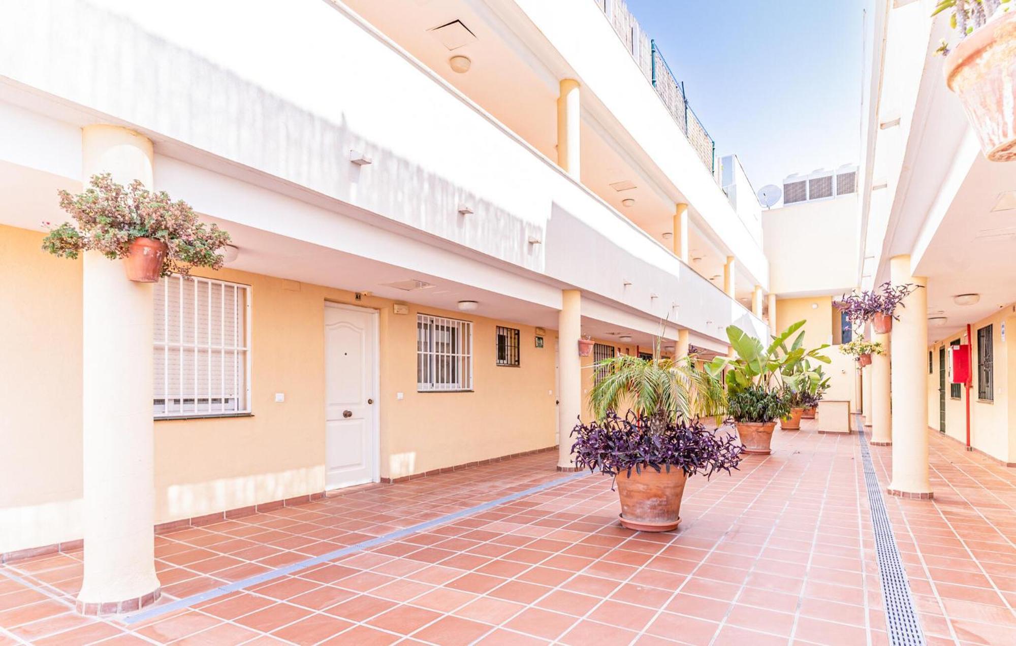 Nice In With Outdoor Swimming Pool, Wifi&2 Bedrooms *